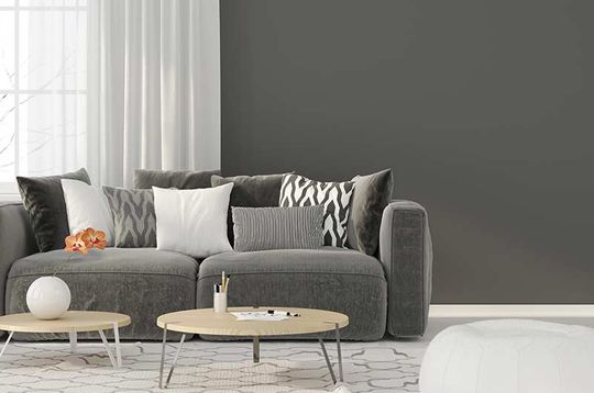 Vorhang und Sofa